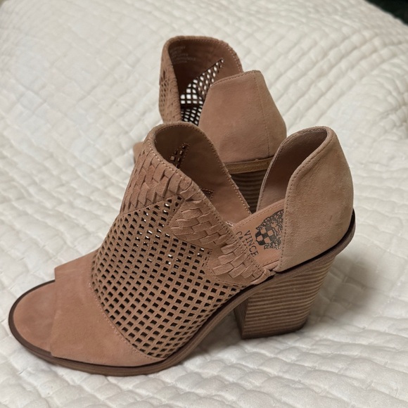 Vince Camuto Tan Peep-Toe Leather Block Heels 8.5M/39 Mesh Like New - Picture 12 of 16